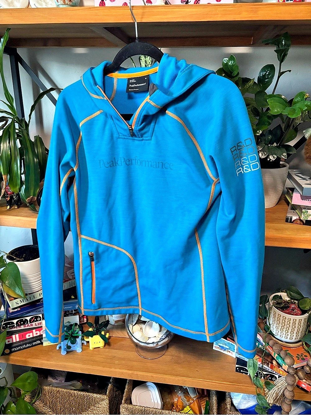 Peak Performance Women's Blue & Orange Hoodie Size Medium